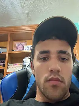 aavrdvh33 online show from September 16, 2025, 9:27 pm