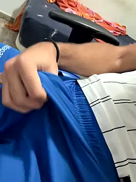 aavrdvh33 online show from September 30, 2025, 6:57 pm