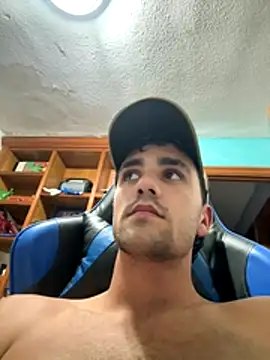 aavrdvh33 online show from October 30, 2025, 7:36 pm