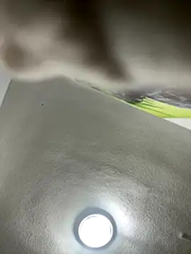 aavrdvh33 online show from November 6, 2025, 9:05 pm