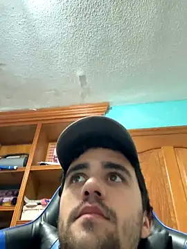 aavrdvh33 online show from December 14, 2025, 10:58 pm