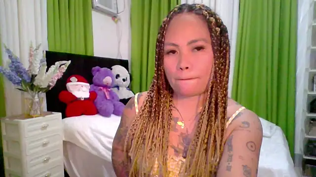 EstellaStarXxx online show from November 3, 2025, 4:30 pm