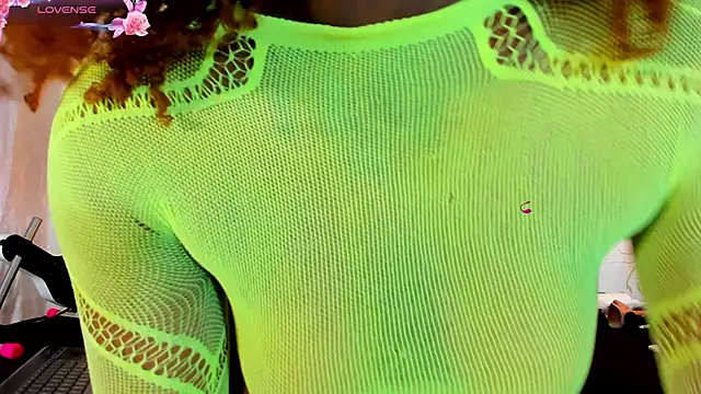 NAOMY COOPER online show from October 6, 2025, 8:50 pm