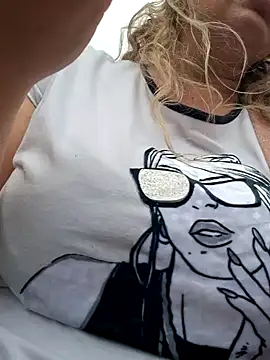 sofiacurvy 45 online show from April 14, 2026, 6:58 pm