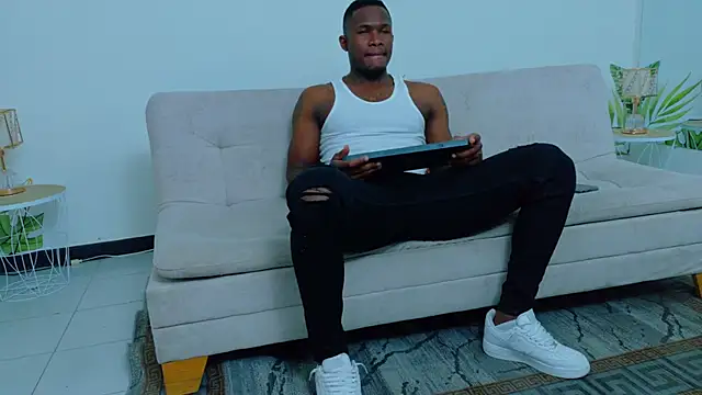 AndrewLandazuri online show from September 10, 2025, 11:32 am