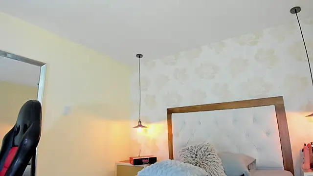 IRISCLARK1 online show from June 1, 2026, 7:26 pm