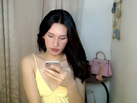 Snapshot of SerenaCortesi chatting on April 8, 2026, 4:07 pm SerenaCortesi online show from April 8, 2026, 4:07 pm