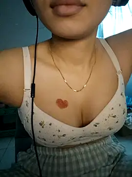 Snapshot of Suna_Lina chatting on November 3, 2025, 2:35 am Suna Lina online show from November 3, 2025, 2:35 am