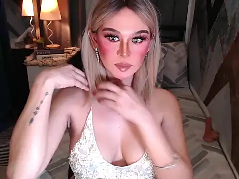 superhotangelxx online show from April 18, 2026, 12:14 am