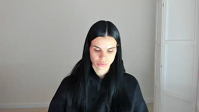 Amelisweett online show from October 12, 2025, 9:41 am