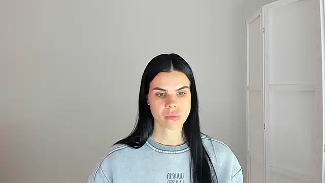 Amelisweett online show from November 11, 2025, 8:14 am