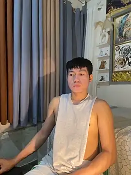 xshyboyx online show from February 13, 2026, 3:35 am