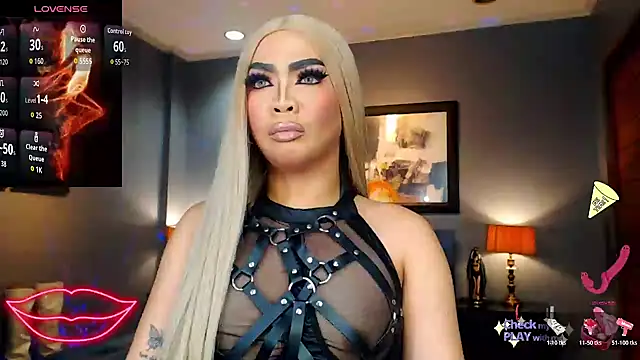 FridaHumphrey online show from October 29, 2025, 5:47 pm