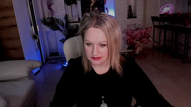 MariemLui online show from November 3, 2025, 1:45 pm