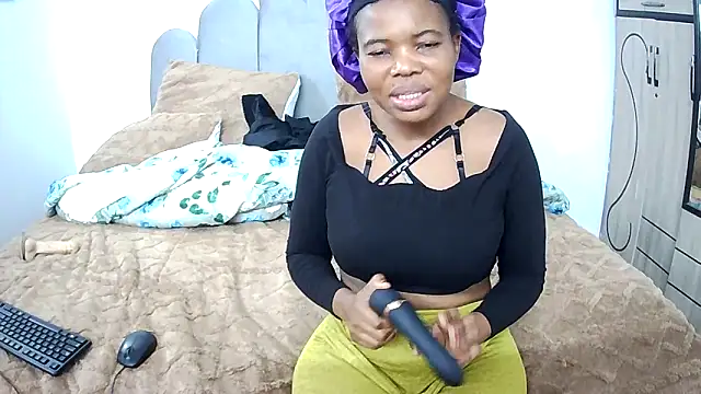 Snapshot of CharlotteXXX chatting on October 20, 2025, 11:32 am CharlotteXXX online show from October 20, 2025, 11:32 am