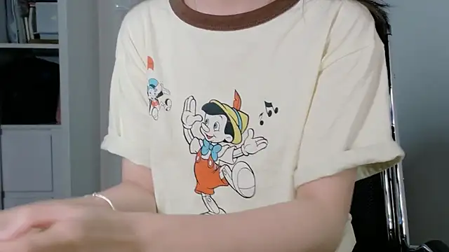 Ryeon 99 online show from February 23, 2026, 4:32 am