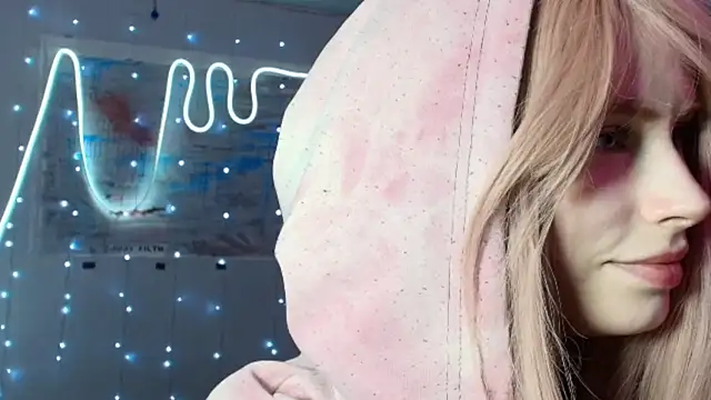 PieraMarch online show from October 3, 2025, 6:05 pm