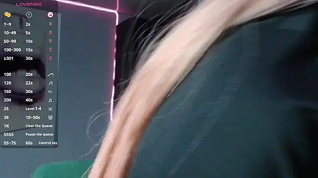 PieraMarch online show from December 15, 2025, 8:13 pm