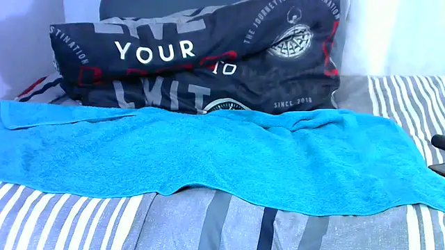 Snapshot of shy-lillyX22 chatting on October 20, 2025, 2:45 am shy-lillyX22 online show from October 20, 2025, 2:45 am