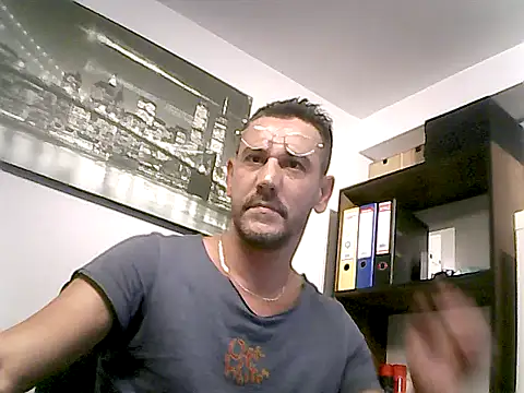 Snapshot of mastercharisma35 chatting on November 11, 2025, 3:23 pm mastercharisma35 online show from November 11, 2025, 3:23 pm