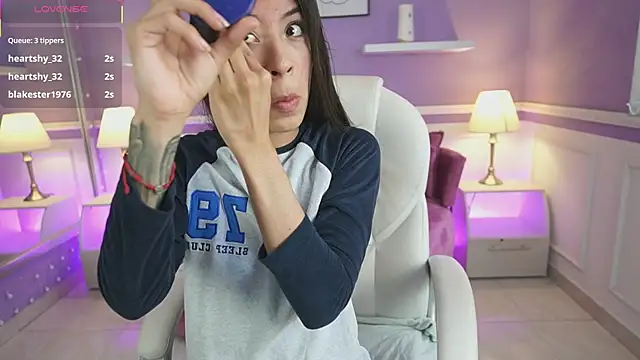 NicoleCrawft online show from October 6, 2025, 7:33 pm