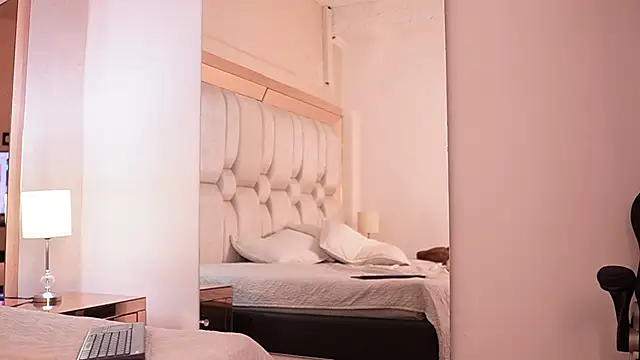 SamantaVazquez online show from February 25, 2026, 4:27 pm