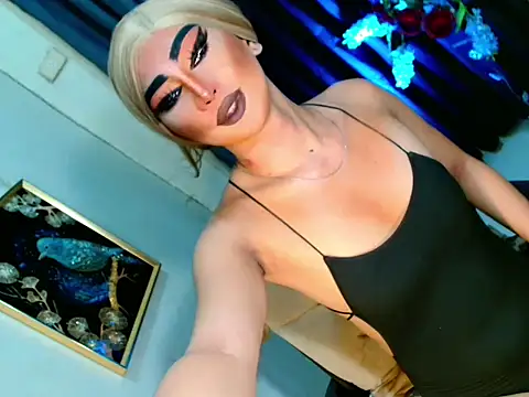 Snapshot of Queen_yasii_88 chatting on October 7, 2025, 3:42 pm Queen yasii 88 online show from October 7, 2025, 3:42 pm