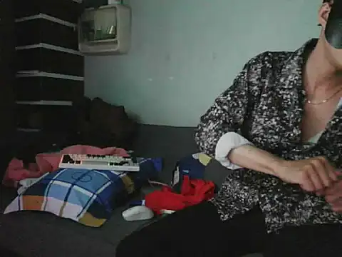 boyhigh1997 online show from December 15, 2025, 7:12 am