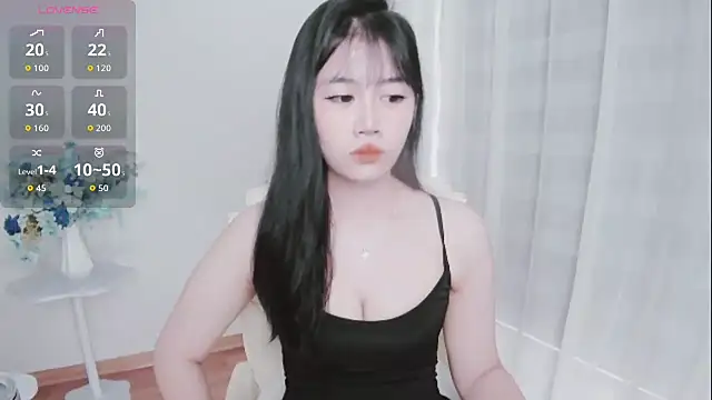 -Rose-Lucky- online show from October 8, 2025, 1:25 am