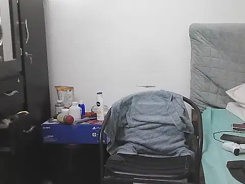 morenocabro10 online show from April 13, 2026, 7:03 am