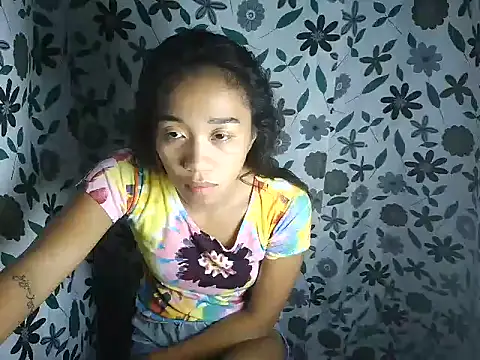 Virgen christine01 online show from April 6, 2026, 1:23 pm