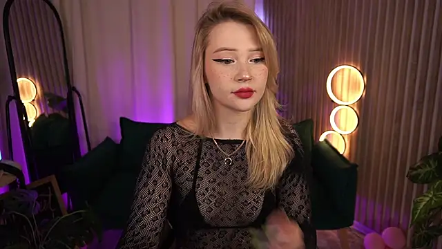 LauraWifeness online show from April 17, 2026, 6:38 am