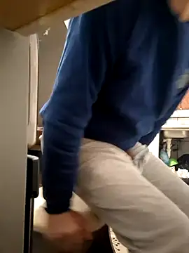 hugecock4u1990 online show from October 27, 2025, 3:32 am