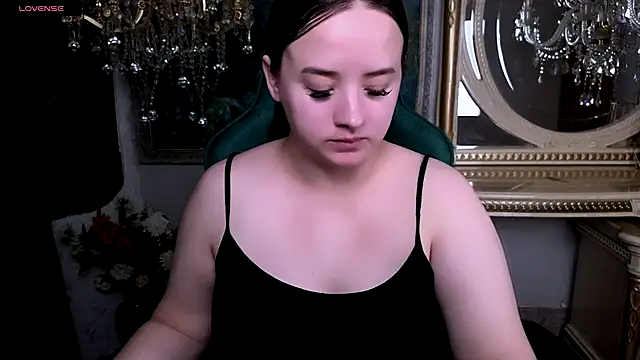 Snapshot of LaraBenson_ chatting on September 20, 2025, 10:16 am LaraBenson online show from September 20, 2025, 10:16 am