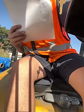 Snapshot of PuttieIn chatting on September 29, 2025, 4:01 pm PuttieIn online show from September 29, 2025, 4:01 pm