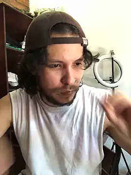 Luxx 14 online show from October 22, 2025, 7:57 pm