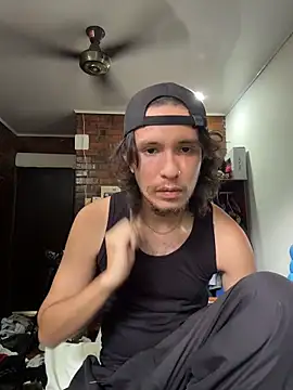 Luxx 14 online show from April 13, 2026, 9:42 pm