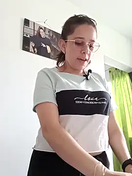 Snapshot of Isabella5_Brown_ chatting on October 21, 2025, 8:20 pm Isabella5 Brown online show from October 21, 2025, 8:20 pm