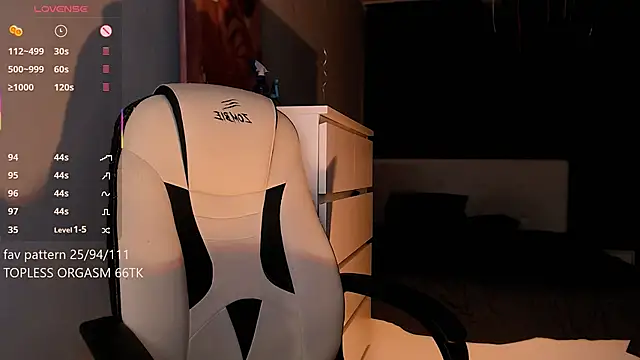 Aura boobss online show from March 27, 2026, 9:47 pm