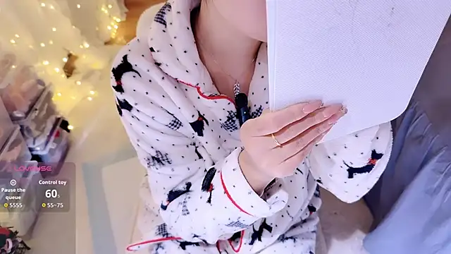 charlotte520 online show from November 26, 2025, 5:19 am