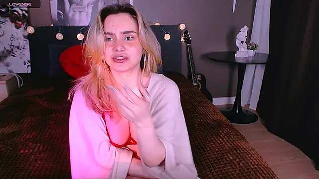 Snapshot of Chloe_Ravens chatting on September 11, 2025, 8:20 pm Chloe Ravens online show from September 11, 2025, 8:20 pm