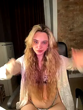 Snapshot of Chloe_Ravens chatting on October 7, 2025, 8:06 pm Chloe Ravens online show from October 7, 2025, 8:06 pm