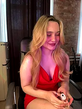 Snapshot of Chloe_Ravens chatting on October 19, 2025, 6:14 am Chloe Ravens online show from October 19, 2025, 6:14 am