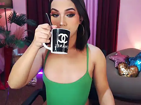 Snapshot of UrasianBIGcock696 chatting on October 22, 2025, 4:40 pm UrasianBIGcock696 online show from October 22, 2025, 4:40 pm