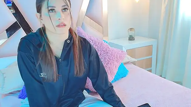 mia ailyn  online show from October 4, 2025, 1:53 pm