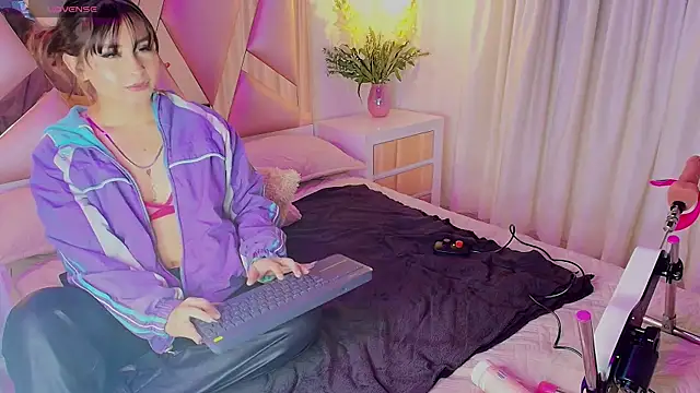 mia ailyn  online show from October 31, 2025, 3:18 am