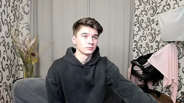 Snapshot of SherlockMax chatting on September 26, 2025, 4:44 pm SherlockMax online show from September 26, 2025, 4:44 pm