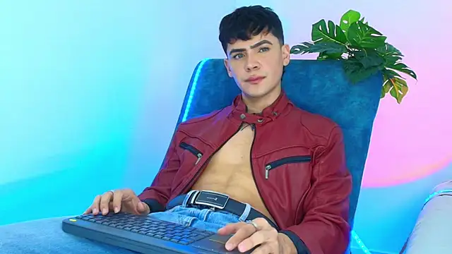 Snapshot of CamiiGuzmanX chatting on October 28, 2025, 8:44 pm CamiiGuzmanX online show from October 28, 2025, 8:44 pm