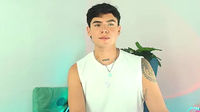 CamiiGuzmanX online show from December 5, 2025, 8:38 pm