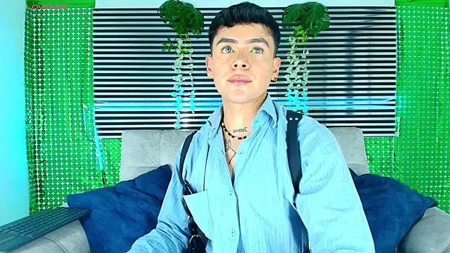 CamiiGuzmanX online show from March 21, 2026, 8:23 pm